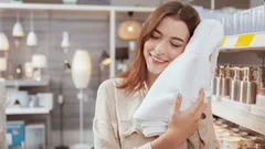 Jedna szklanka do prania – a nawet najstarsze ręczniki frotte staną się miękkie jak puch