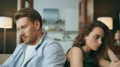 Jak reagować na ignorowanie w związku, aby nie podkopało twojej pewności siebie