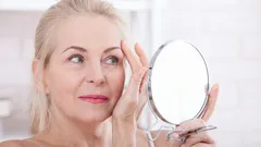 Jak pozbyć się zmarszczek: 5 zasad przeciwstarzeniowej pielęgnacji w domu