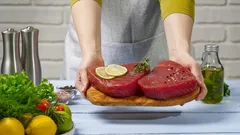 Dlaczego kategorycznie nie wolno myć surowego mięsa przed przygotowaniem