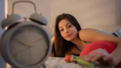 Mało kto wie: dlaczego według psychologii budzimy się wcześniej, niż dzwoni budzik