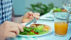 Ryba, która spowalnia starzenie: zdrowsza niż czerwona ryba i dużo tańsza