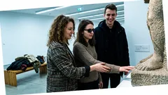 Historia: W muzeum złapałam ją za rękę. Dopiero wtedy zrozumiałam ten napis