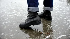 Jak szybko i łatwo sprawić, by buty nie były śliskie w domowych warunkach